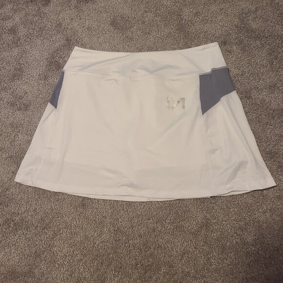 💎2/$18💎 NWT White skorts thin cooling,  and Stretchy - Picture 2 of 4